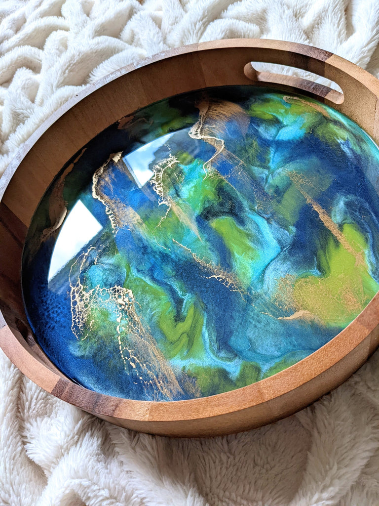 RESIN REVELATION ROUND WOODEN TRAY